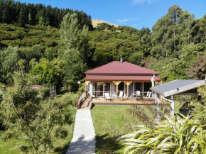 Koromiko Cottage at Lochsloy Farmstay Little River